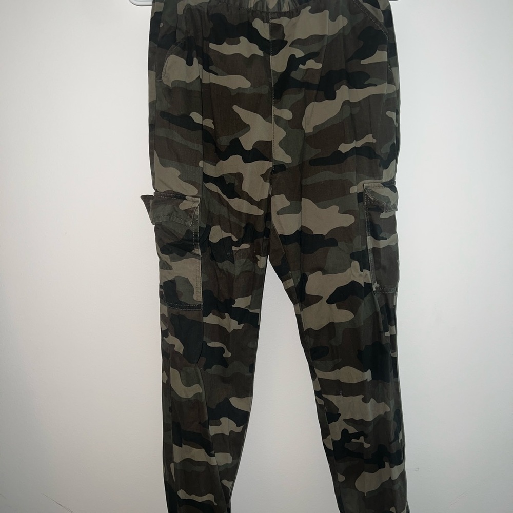 Camo 7/8 length pants size 6 - H&M